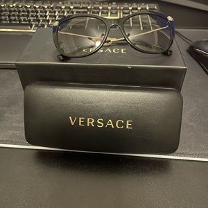 Versace sunglasses.!!!! It’s perfect for summer 😍